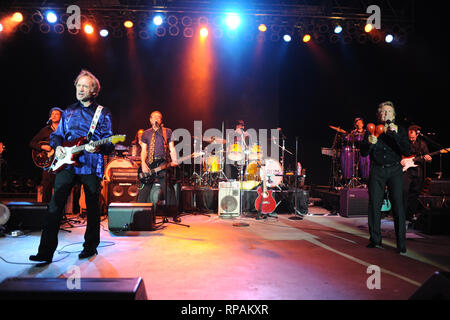 ***PHOTO*** Peter Tork des Monkees est décédé. POMPANO Beach, FL - 5 juin : Peter Tork, Davy Jones des Monkees l effectue à l'Amphithéâtre de Pompano Beach, le 5 juin 2011 à Pompano Beach, en Floride. © MPI04/Media Punch Inc. Banque D'Images