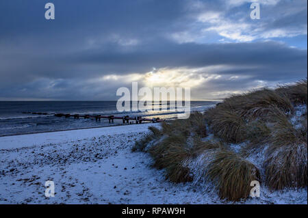 Neige sur plage, Blyth, Northumberland, Angleterre Banque D'Images