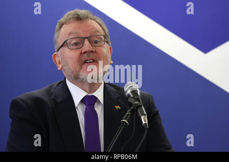 Le Secrétaire écossais David Mundell prononce un discours à l'occasion du 20e anniversaire de la création du parlement écossais à Édimbourg en studios de Dovecot. Banque D'Images