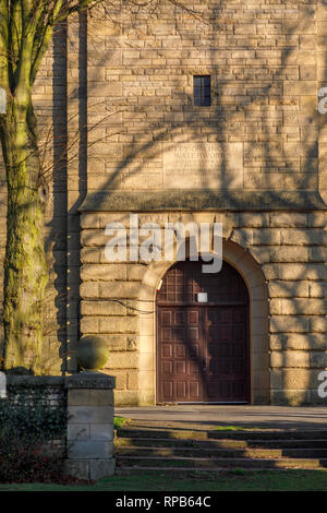 Inscription au dessus de l'entrée de ville de Lincoln, d'adduction d'eau Westgate Tower, Lincoln, Lincolnshire, East Midlands, Angleterre, Royaume-Uni, construit en 1911 Banque D'Images