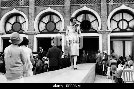 Italie, Venise Lido, défilé à l'Hôtel Excelsior, Lido di Venezia, 1926 Banque D'Images