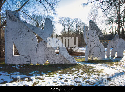 Dejeuner sur l'herbe, un groupe de sculptures de Pablo Picasso, sculptée par Carl Nesjar, Moderna Museet, Skeppsholmen, Stockholm, Suède, Scandinavie Banque D'Images