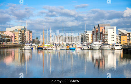 Bateaux amarrés dans la Marina de Portishead, Portishead, Royaume-Uni Banque D'Images