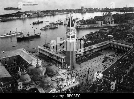 Italie, Vénétie, Venise, vue de la Piazza San Marco, 1920-30 Banque D'Images