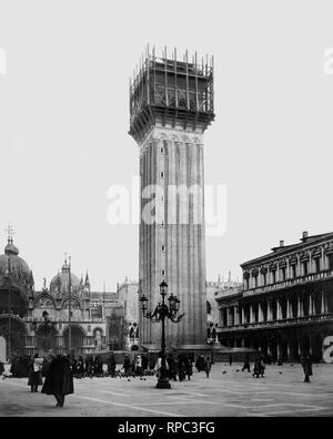 Italie, Vénétie, Venise, Piazza San Marco à Venise, la reconstruction de la tour de la cloche, 1905 Banque D'Images