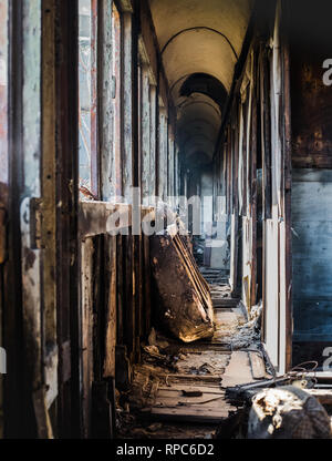 L'intérieur d'un vieux train abandonné Banque D'Images