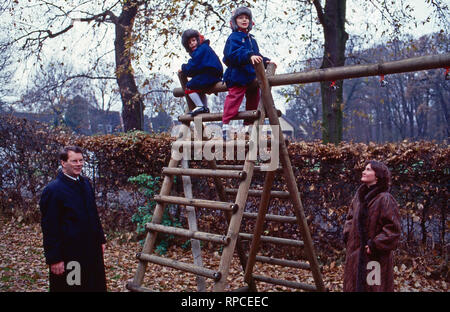 Christian Ludwig der Kinder und Irina von Eltern und Preußen Christian Sigismund und Nina, geb. von Reventlow, Deutschland 1991. Les enfants Christian Ludwig et Irina de Prusse et leurs parents Christian Sigismund et Nina, née von Reventlow, Allemagne 1991. Banque D'Images