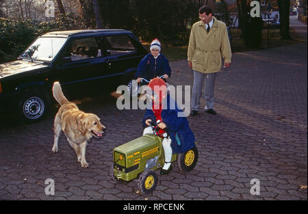 Christian Ludwig der Kinder und Irina von Vater und Preußen Christian Sigismund, Deutschland 1991. Les enfants Christian Ludwig et Irina de Prusse et leur père Christian Sigismund, Allemagne 1991. Banque D'Images