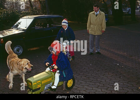 Christian Ludwig der Kinder und Irina von Vater und Preußen Christian Sigismund, Deutschland 1991. Les enfants Christian Ludwig et Irina de Prusse et leur père Christian Sigismund, Allemagne 1991. Banque D'Images