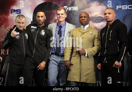 (De gauche à droite) formateur Jim McDonnell, James DeGale, promoteur Richard Poxon, Chris Eubank Chris Eubank Sr et Jr au cours de la conférence de presse de l'Intercontinental à l'O2 de Londres. Banque D'Images