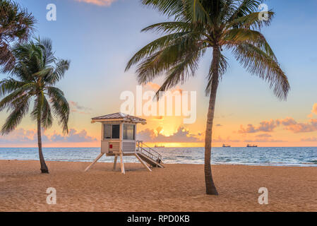 Fort Lauderdale, Floride, USA beach life et tour de garde au lever du soleil. Banque D'Images