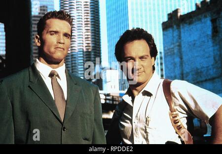 SCHWARZENEGGER,BELUSHI, RED HEAT, 1988 Banque D'Images