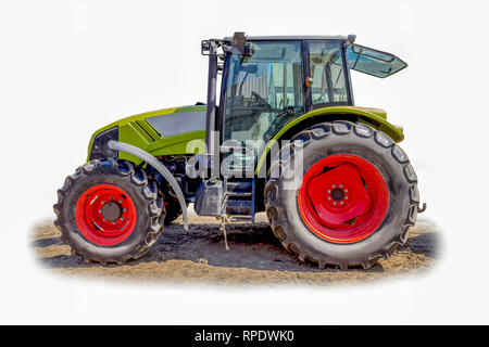 Tracteur puissant pour divers travaux agricoles. Photos de la côte d'une machine agricole. Équipement nécessaire pour une exploitation laitière. Image isolée. Banque D'Images