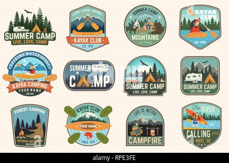 Jeu de summer camp, canot et kayak club de badges. Vecteur. Pour le patch, timbre. Conception avec camping, montagne, rivière, American Indian et kayakiste silhouette. Camp extrême et à l'eau kayak sport patches Illustration de Vecteur