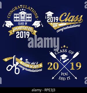 Ensemble de classe vector de 2019 badge. Concept pour chemise, imprimer, le sceau ou timbre, surimpression, salutation, carte d'invitation. Conception avec graduation cap, diplôme, apple et le texte de la classe. Illustration de Vecteur