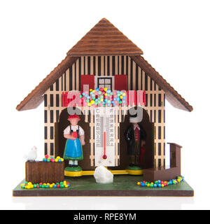 Météo miniature maison avec l'homme et de la femme de piscines intérieure et extérieure Banque D'Images