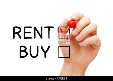 Mettre la main sur la marque rouge louer exprimant le choix de louer de ne pas acheter de l'immobilier, de terres ou d'autres biens. Banque D'Images