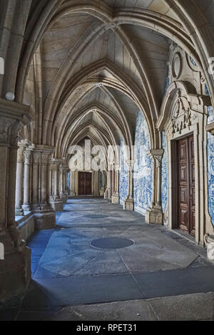 Se Catedral - Cloître de la cathédrale de Porto Banque D'Images