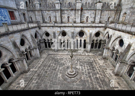 Se Catedral - Cloître de la cathédrale de Porto Banque D'Images