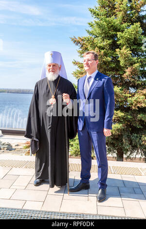 Samara, Russie - Mai 6, 2018 : Metropolitan de Samara et Togliatti Serge et Gouverneur de la région de Samara Dimitri Azarov Banque D'Images