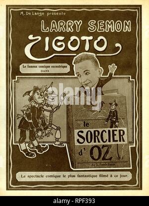 Publicité commerciale belge pour LARRY SEMON alias ZIGOTO OLIVER HARDY et DOROTHY DWAN dans le film muet LE MAGICIEN D'OZ / LE sorcier d'OZ1925 réalisateur LARRY SEMON adapté de l'histoire de Frank L. Baum Chadwick Pictures Corporartion Banque D'Images