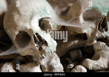 NAPLES - le cimetière des crânes à Fontanelle. Le cimetière dans une grotte remonte au xvie centrury. Banque D'Images