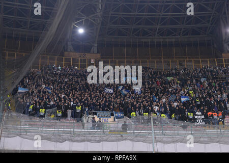 Foto Cafaro/LaPresse 21 febbraio 2019 Napoli, Italia sport calcio SSC Napoli vs FC Zurich - UEFA Europa League saison 2018/19, Sedicesimi di finale, ritorno - stadio San Paolo. Nella foto : tifosi dello Zurigo. Cafaro Photo/LaPresse 21 février 2019 Naples, Italie Sports Football SSC Napoli vs FC Zurich - UEFA Europa League saison 2018/19, ronde de 32, deuxième partie - stade San Paolo. Dans le pic : la Zurich fans montrent leur soutien. Banque D'Images