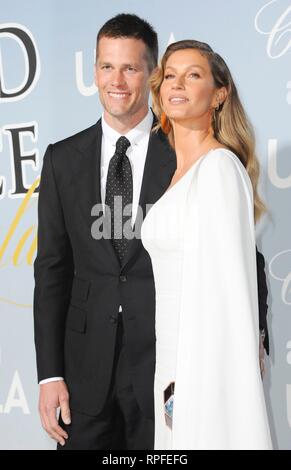 Gisele Bündchen et Tom Brady au niveau des arrivées de l'UCLA pour Hollywood Gala Science, résidence privée, Los Angeles, CA, le 21 février 2019. Photo par : Elizabeth Goodenough/Everett Collection Banque D'Images