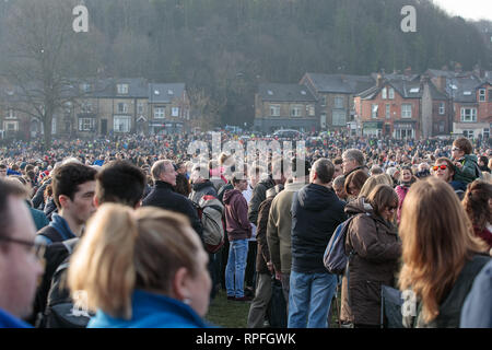 Mi Amigo 75e anniversaire, Endcliffe Park, Sheffield, Yorkshire, Angleterre. Le 22 février 2019. Des milliers de personnes se retrouvent dans le quartier d'Endcliffe Park pour honorer les 10 hommes d'équipage du B-17 Flying Fortress, 'Mi Amigo", qui s'est écrasé il y a 75 ans. L'avion a été touché lors d'un bombardement sur le Danemark. Il boitait en Angleterre, mais s'est écrasé tuant tout l'équipage, lorsque le pilote a délibérément écrasé dans une zone boisée à côté du parc afin d'éviter que les enfants qui jouaient là. Un service a eu lieu, suivie d'un défilé aérien d'avions britanniques et américains. Copyright Ian Wray/Alamy live news Banque D'Images