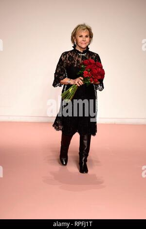 Milan, Italie. Feb 22, 2019. Femme Milan Fashion Week automne/hiver. Blumarine 2019/2020 Fashion Show. Fashion femme dans la photo : la designer Anna Molinari : indépendant Crédit Photo Agency Srl/Alamy Live News Banque D'Images