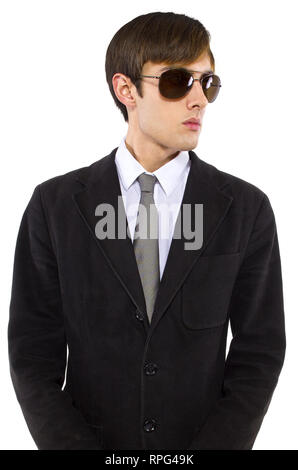 Homme de race blanche garde du corps portant des lunettes de soleil et costume noir Banque D'Images
