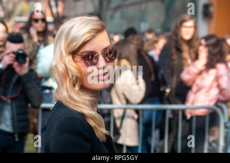 Milan, Italie. Feb 21, 2019. La Géorgie peut Jagger vu l'extérieur de Emporio Armani montrer lors de Milan Fashion Week Automne/Hiver 2019-2020 : Crédit Alessandro Bremec/Pacific Press/Alamy Live News Banque D'Images