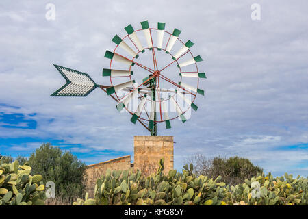 Moulin en milieu rural scène près Campos, Majorque, Îles Baléares, Espagne Banque D'Images