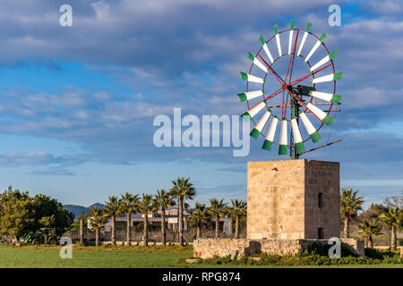 Moulin en milieu rural scène près Campos, Majorque, Îles Baléares, Espagne Banque D'Images