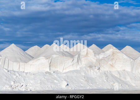 Les tas de sel de Salinas d'Es Trenc, salines, Majorque, Îles Baléares, Espagne Banque D'Images