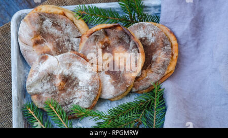 Pain plat de pommes de terre sont des pains mous. Les Finlandais aussi appeler le pain avec le nom Lepuska. Fait à partir de la purée de pommes de terre. Banque D'Images