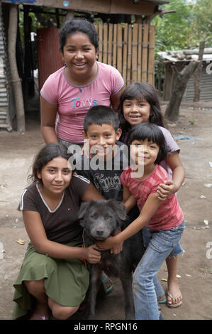 EL SALVADOR Enfants de Las Delciias. photo : Sean Sprague 2008 Banque D'Images