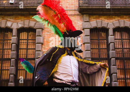 Mexican homme vêtu de costumes folkloriques traditionnels mexicains pendant le Carnaval au Mexique Banque D'Images