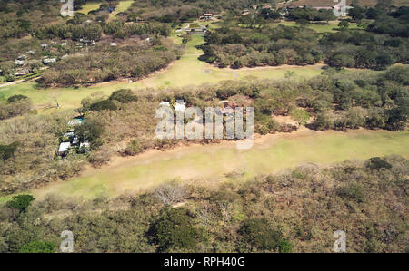 Paysage de champs de golf vert vue aérienne drone Banque D'Images
