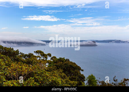 Avis de Broken Bay de Ku-ring-gai West Head lookout à Sydney, Australie Banque D'Images