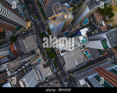 Vue aérienne et vue du haut des immeubles et des rues de la ville. La ville de Fortaleza , Brésil. Banque D'Images