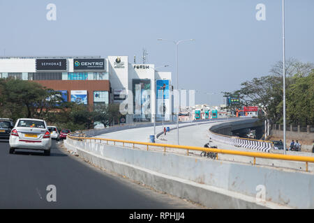 HYDERABAD, INDE - Février 20,2019 Le tant attendu 1.23km JNTU-malaisien Township flyover est en voie d'achèvement. Banque D'Images