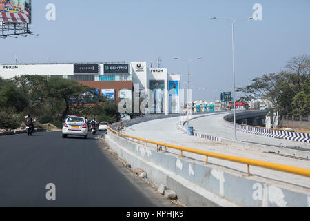 HYDERABAD, INDE - Février 20,2019 Le tant attendu 1.23km JNTU-malaisien Township flyover est en voie d'achèvement. Banque D'Images