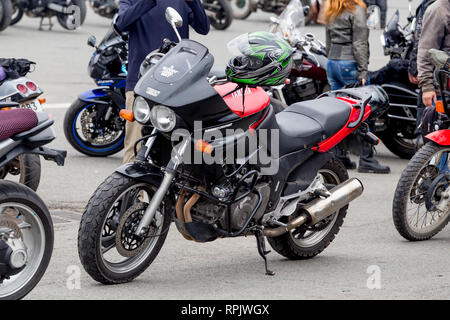 La Russie, Vladivostok, 10/06/2018. Yamaha sport bike (moto) sur bike show dans la ville au centre-ville. Motos sportives, vie active, en moto comme passe-temps. Banque D'Images