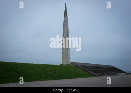 Mémorial aux Victimes du Communisme. Le monument se compose de divers centres commerciaux, un obélisque et d'autres formes brutaliste. Il commémore l'origine Russi Banque D'Images