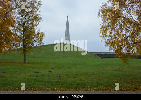 Mémorial aux Victimes du Communisme. Le monument se compose de divers centres commerciaux, un obélisque et d'autres formes brutaliste. Il commémore l'origine Russi Banque D'Images