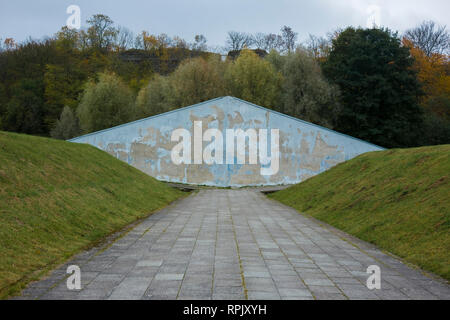 Mémorial aux Victimes du Communisme. Le monument se compose de divers centres commerciaux, un obélisque et d'autres formes brutaliste. Il commémore l'origine Russi Banque D'Images