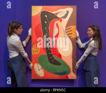 Sotheby's, New Bond Street, London, UK. 20 Février, 2019. Un rassemblement des plus grands. Man Ray. Femmelaharpe, 1957. Estimation £700,000-1,000 000. Banque D'Images