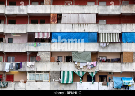 L'un des blocs appartement connu comme Le Vele di Scampia au nord de Naples. Le salon a une mauvaise réputation liée à la Camorra. Banque D'Images