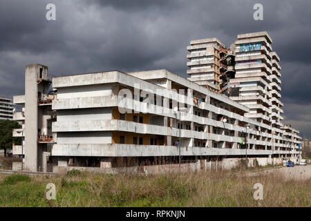 L'un des blocs appartement connu comme Le Vele di Scampia au nord de Naples. Le salon a une mauvaise réputation liée à la Camorra. Banque D'Images